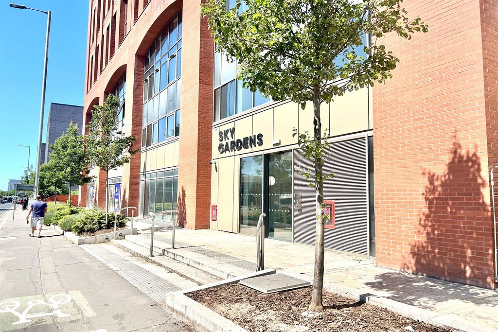 Property photo 1 of 8 (Main)