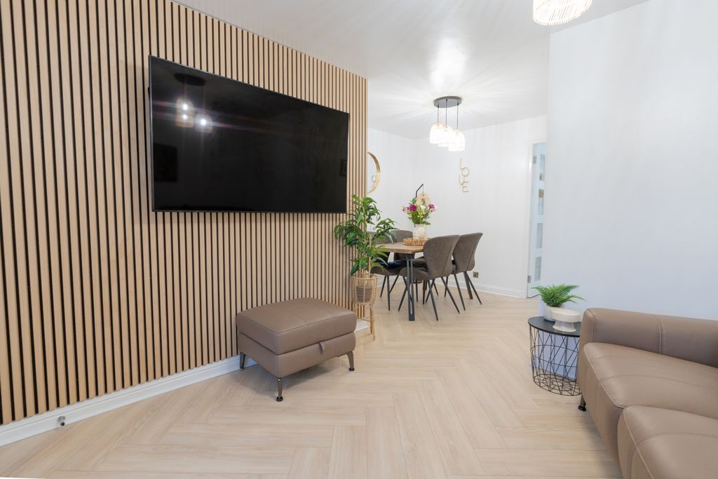 Property photo 3 of 27 Gallery