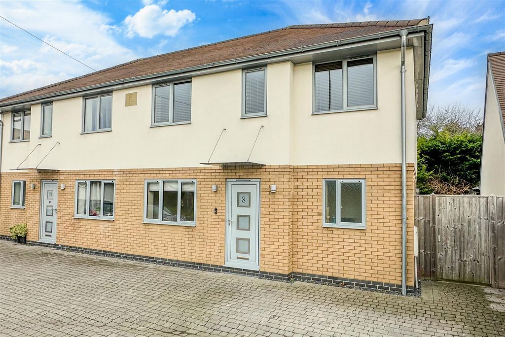 Property photo 1 of 17 Approach