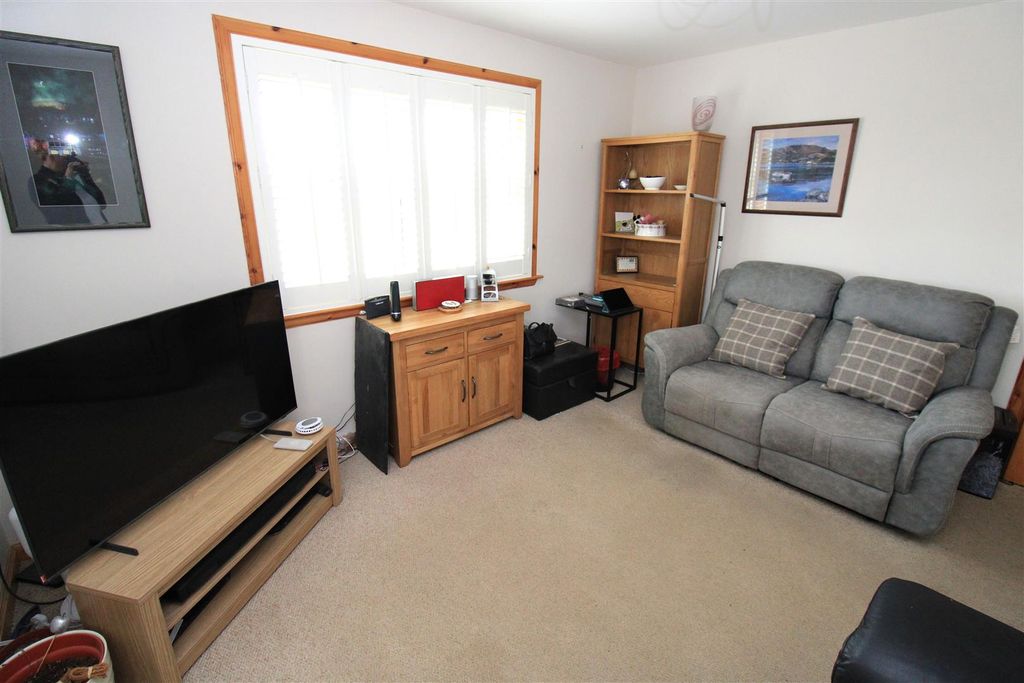 Property photo 3 of 20 Lounge