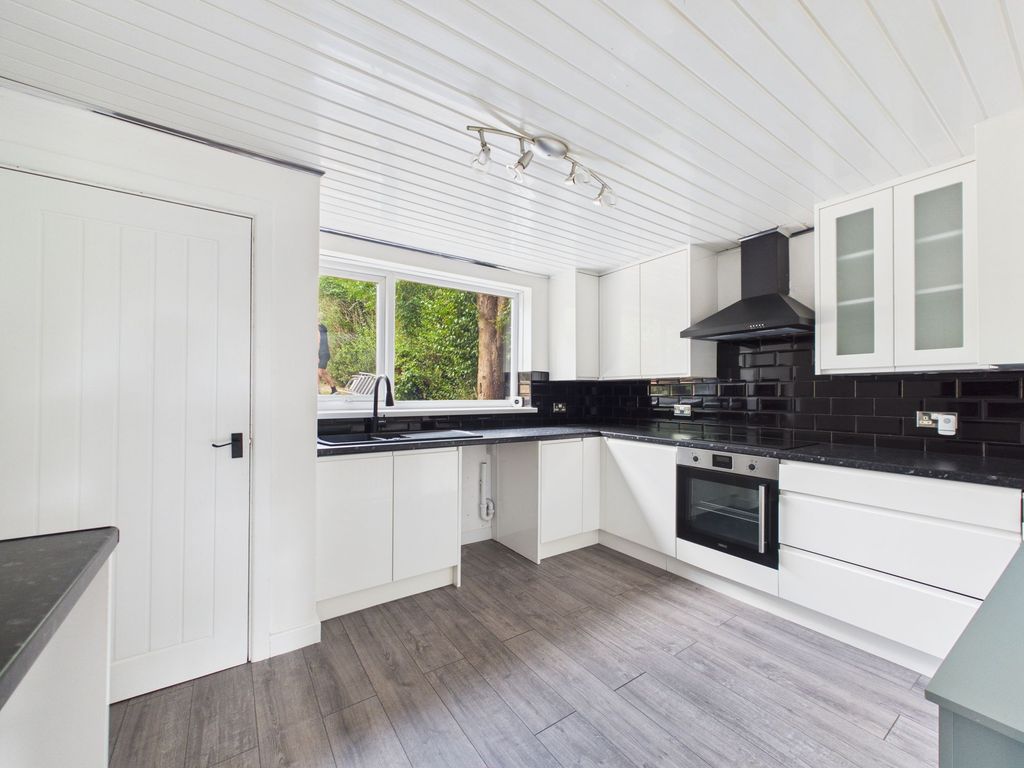 Property photo 3 of 18 Kitchen (Virtually Furnished)