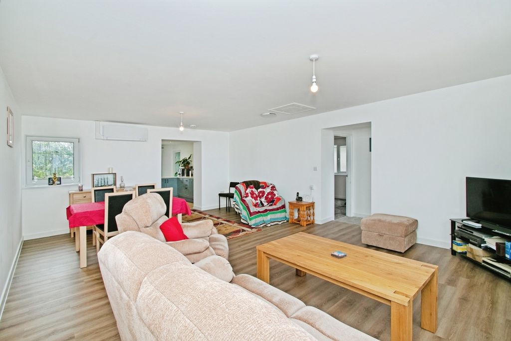 Property photo 2 of 17 Photo