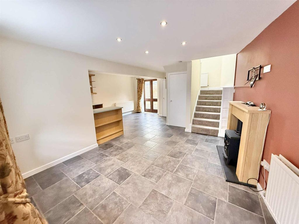 Property photo 3 of 12 49ee8Df6-2Bc9-447d-967A-1Afee9317883.Jpg