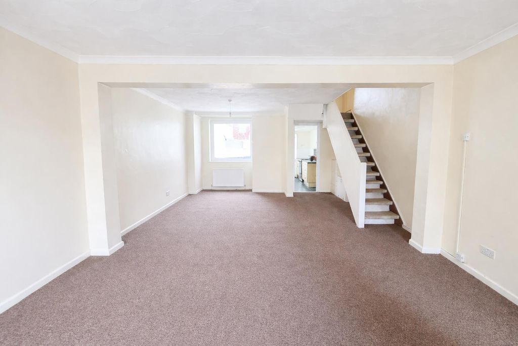 Property photo 1 of 10 Living Room