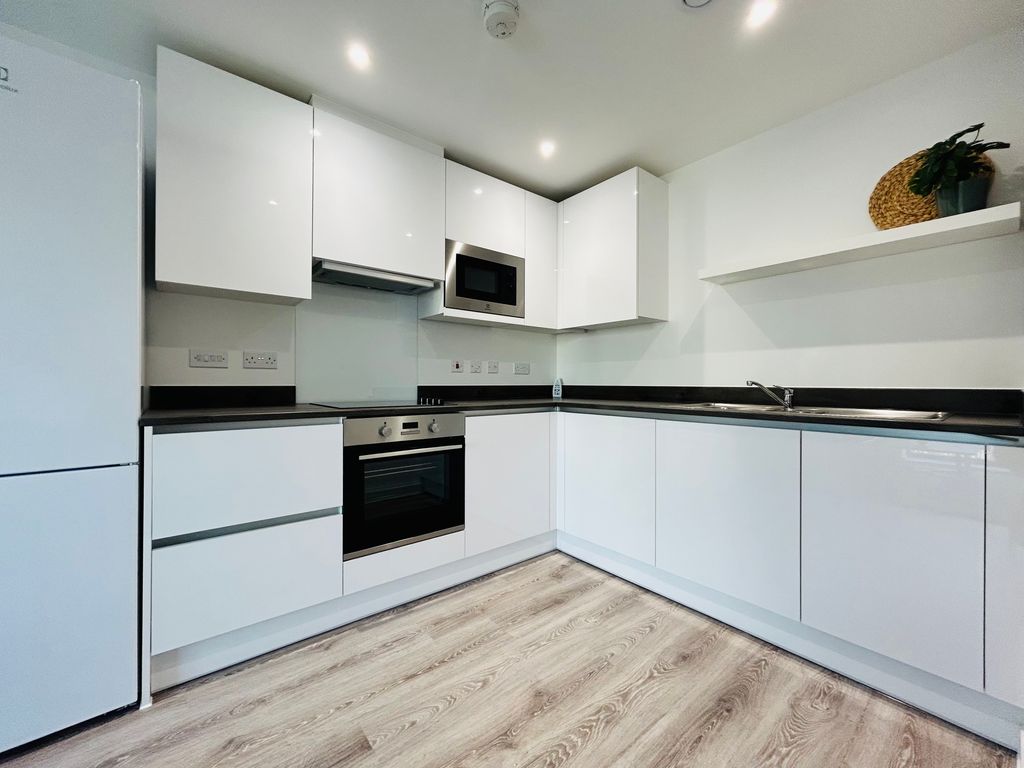 Property photo 3 of 7 Kitchen