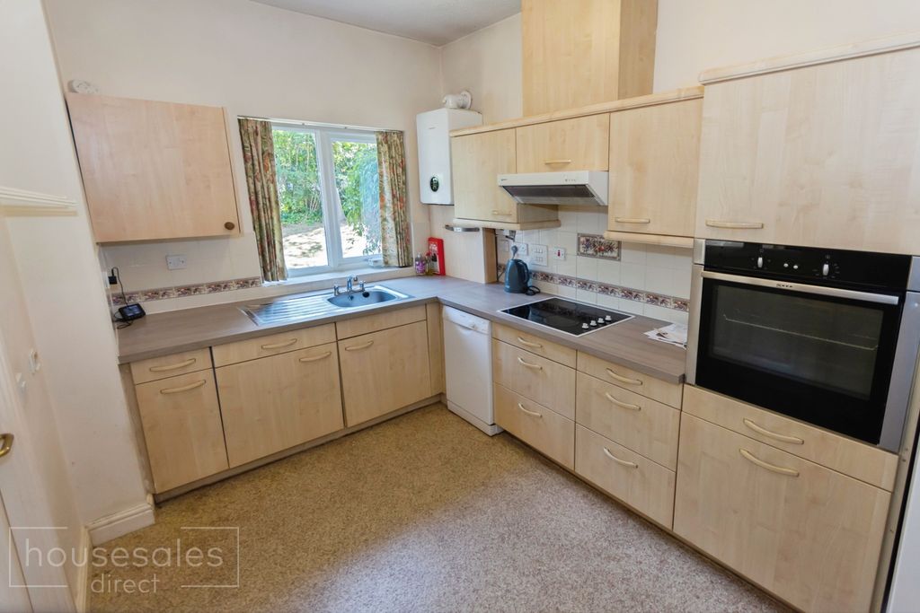 Property photo 3 of 11