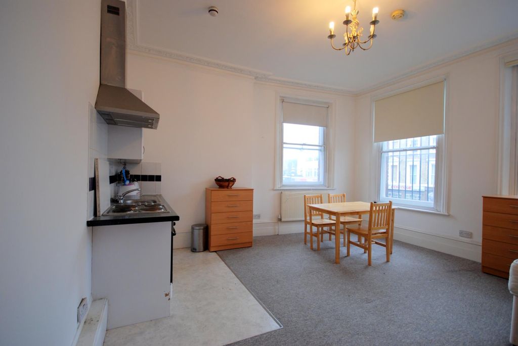 Property photo 1 of 3