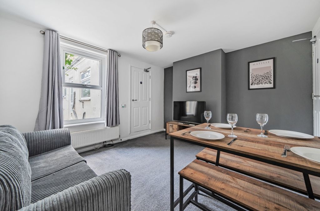 Property photo 2 of 18 Reception