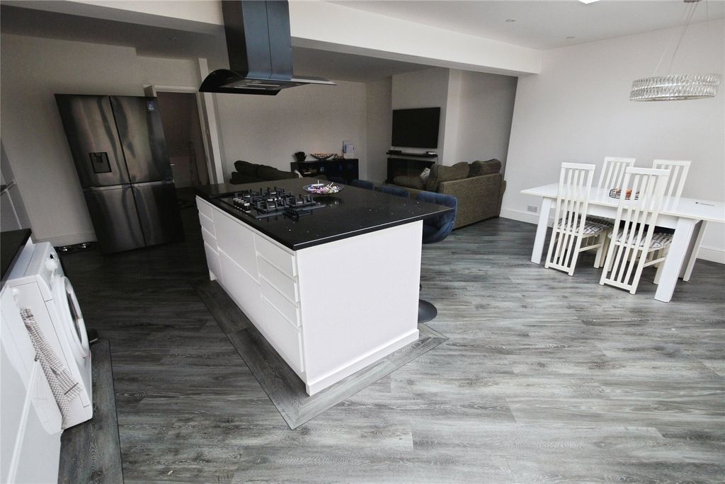 Property photo 2 of 21 Picture No. 33