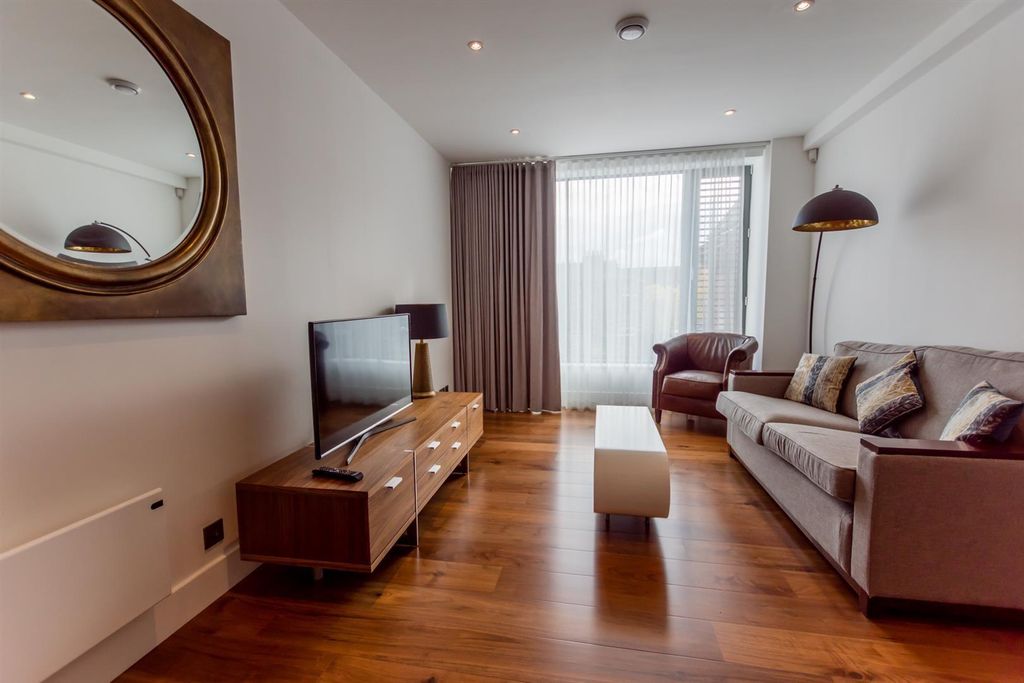 Property photo 2 of 11 7