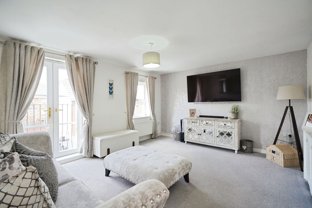 Property photo 3 of 18 Pbox-Img.Jpg