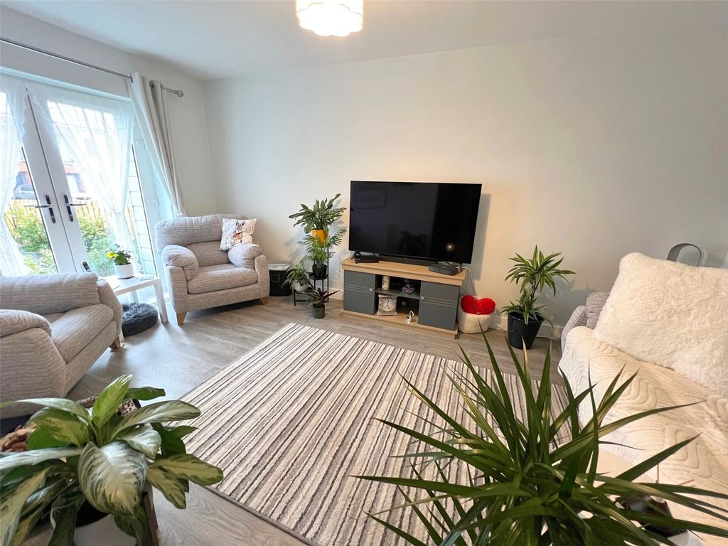 Property photo 2 of 29 Picture No. 11