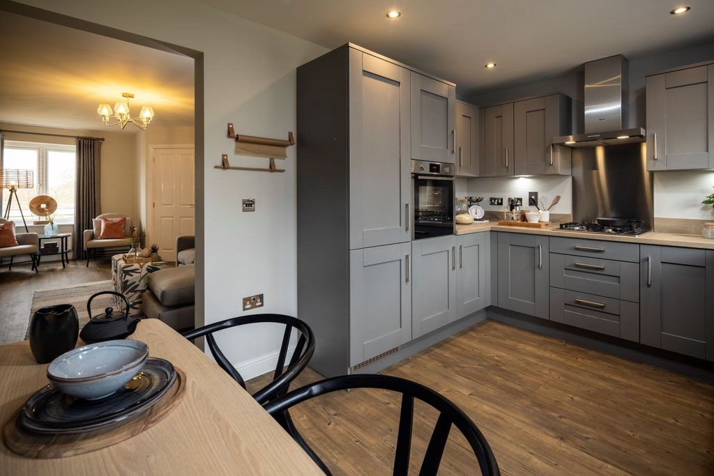 Property photo 3 of 11 Dining Kitchen