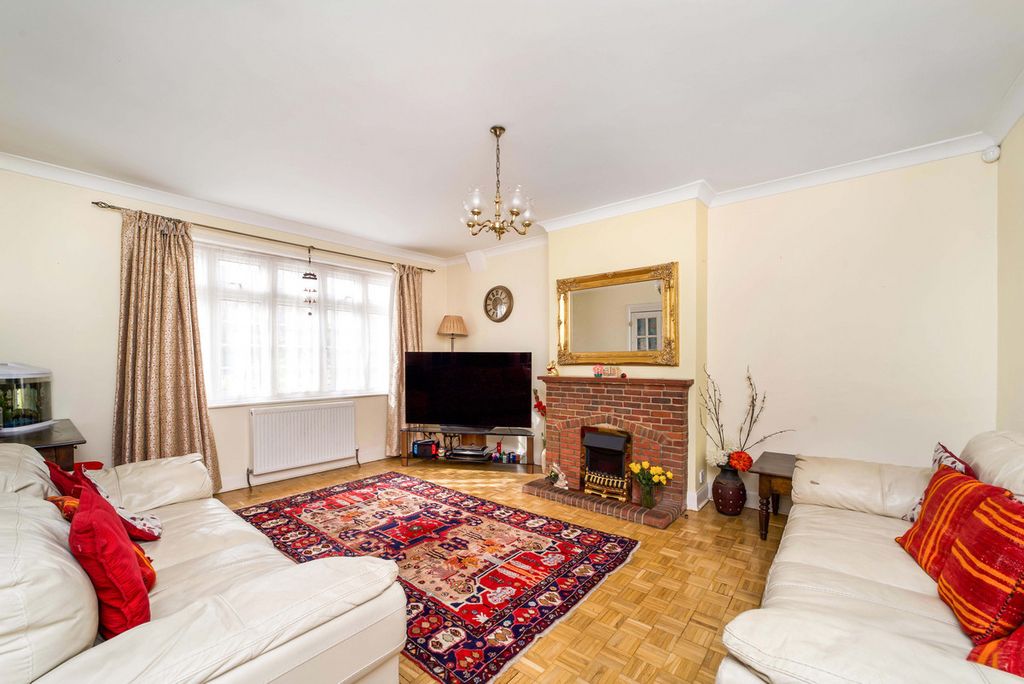 Property photo 3 of 16