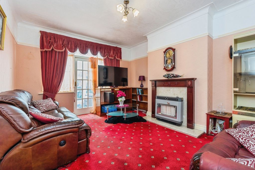 Property photo 3 of 27 Pbox-Img.Jpg