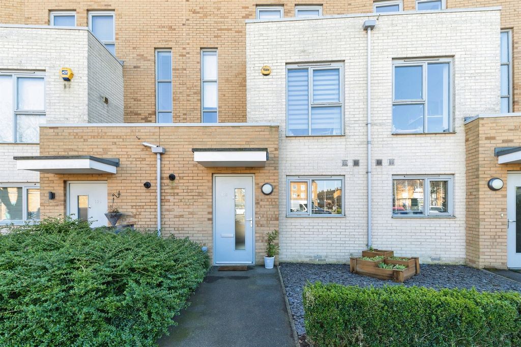 Property photo 1 of 18