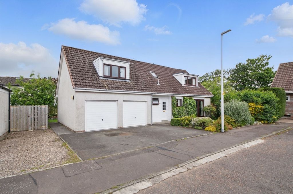 Property photo 1 of 33