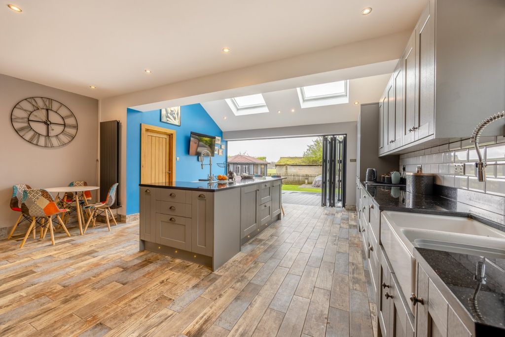 Property photo 3 of 19 Picture No. 23