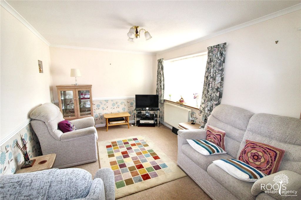 Property photo 3 of 13 Sitting Room