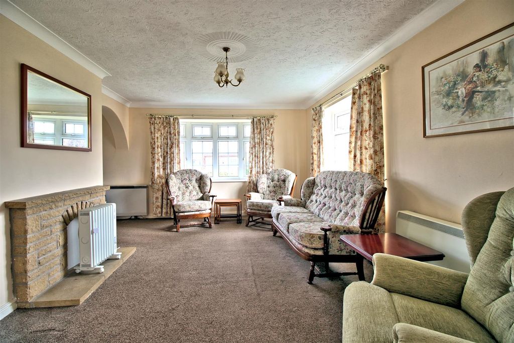 Property photo 2 of 14 Lounge