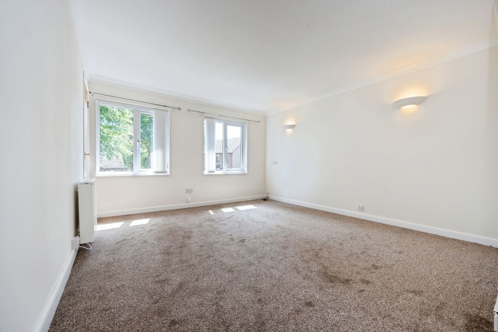 Property photo 1 of 10 Lounge