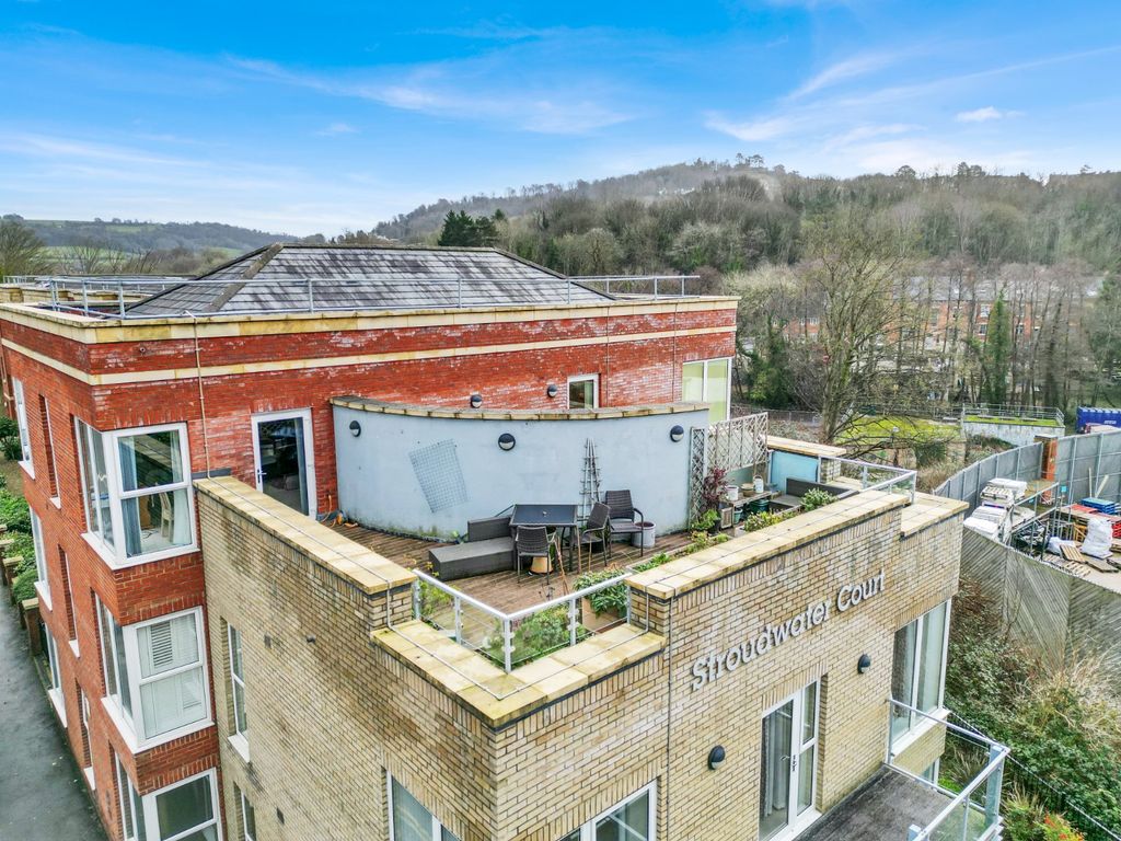 Property photo 1 of 22 Roof Terrace