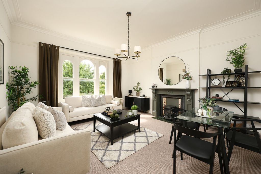 Property photo 2 of 10 Sitting Room