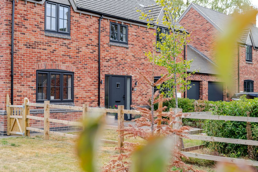 Property photo 2 of 37