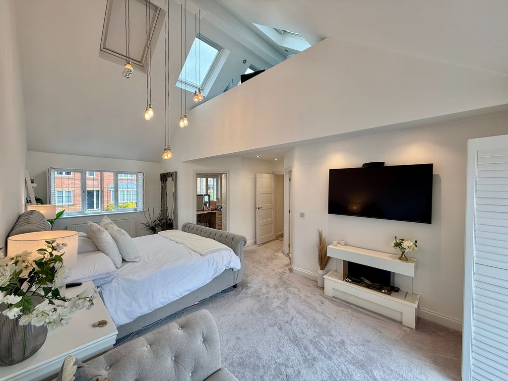 Property photo 2 of 45 Bedroom One