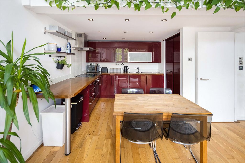 Property photo 3 of 5 Kitchen