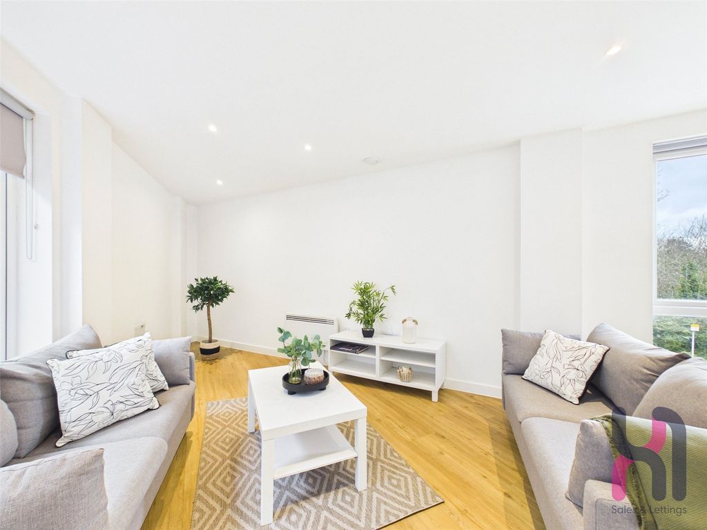 Property photo 2 of 18 Picture No. 21