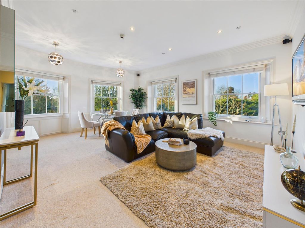 Property photo 1 of 18 Spacious Living/Dining Room