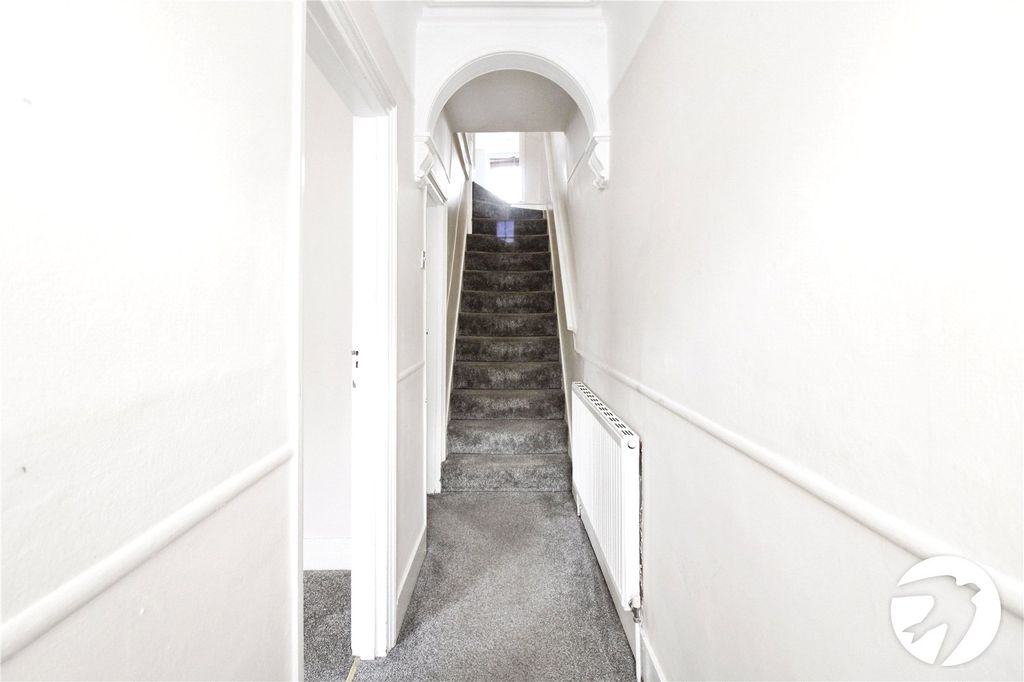 Property photo 3 of 9 Hallway