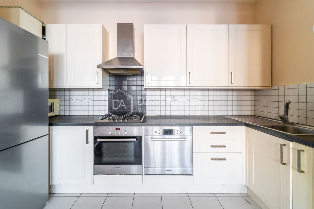 Property photo 3 of 15 Ndb04635