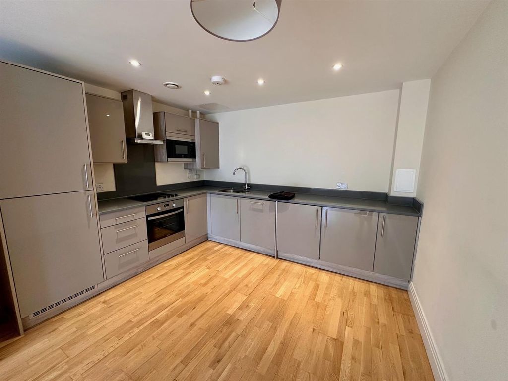 Property photo 1 of 10 Kitchen