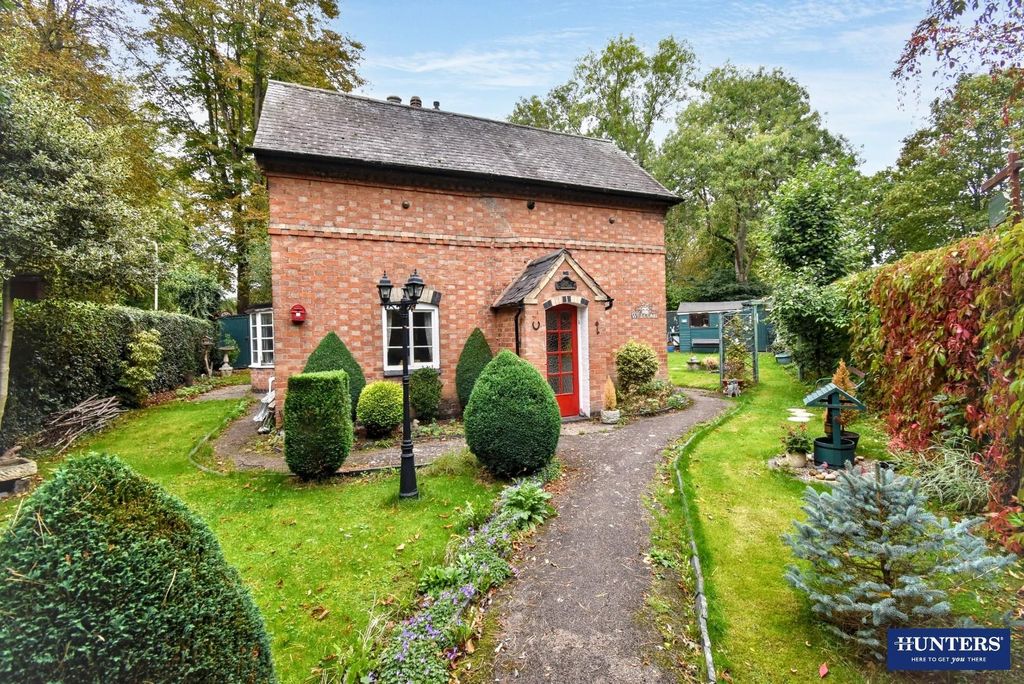 Property photo 1 of 17 Front External