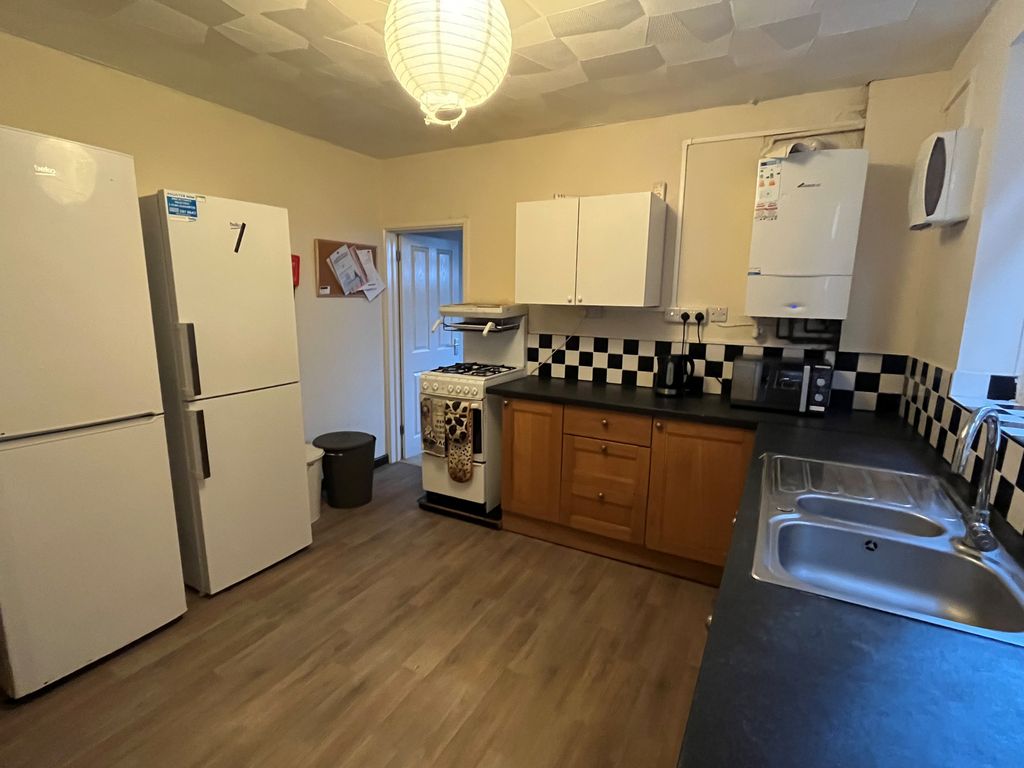 Property photo 3 of 6 2