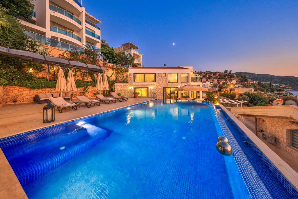 Property photo 3 of 24 Sensational Villa In Kalkan For Sale With A Private Infinity Pool & Sea Views - Infinity Swimming Pool
