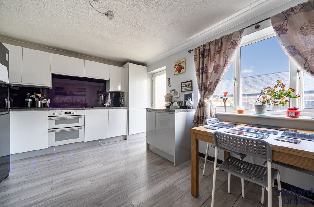 Property photo 2 of 12 c2Dbfc23d54845B9B3F7Dea7B777B355