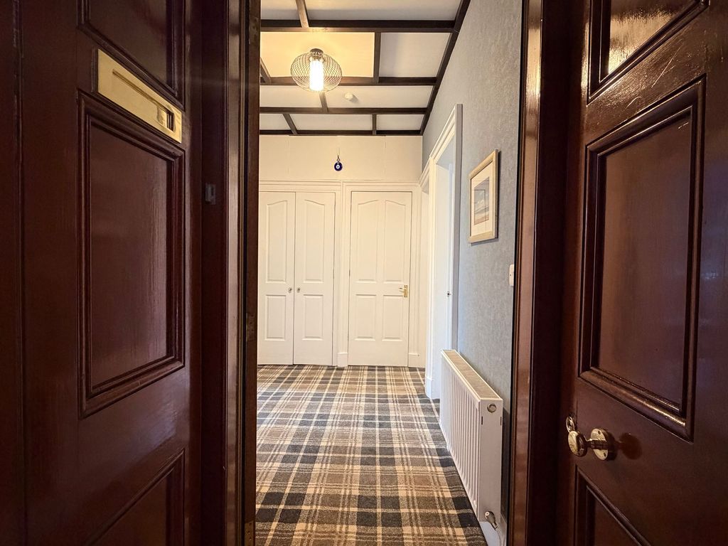 Property photo 3 of 18 Entrance