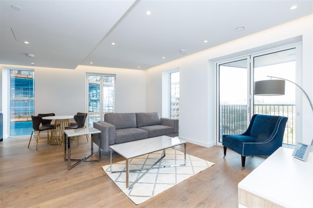 Property photo 1 of 18 28 Peterborough House-3.Jpg