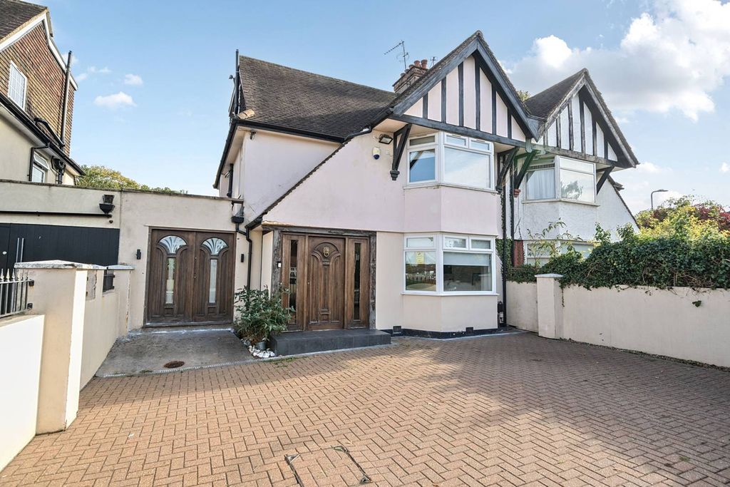 Property photo 2 of 12