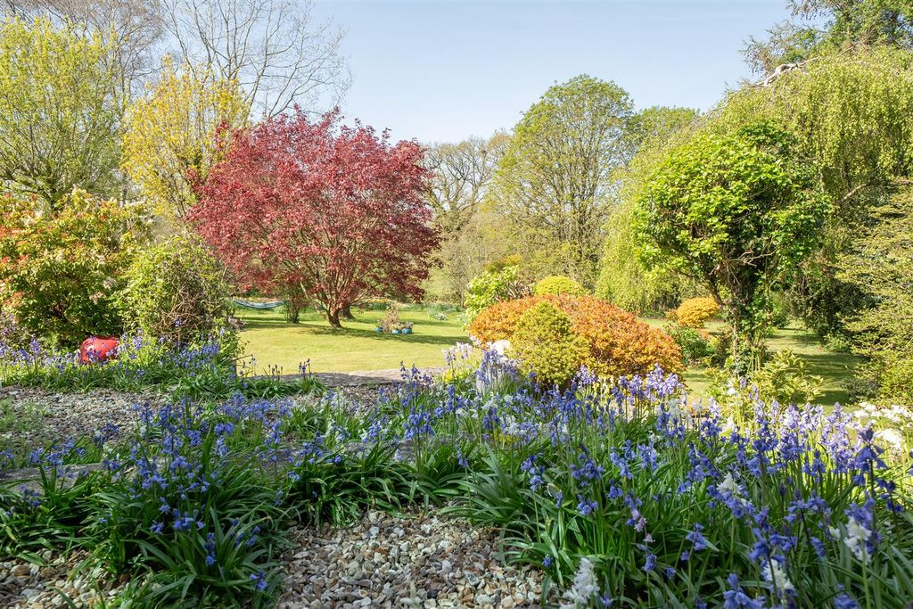 Property photo 3 of 22 Gardens