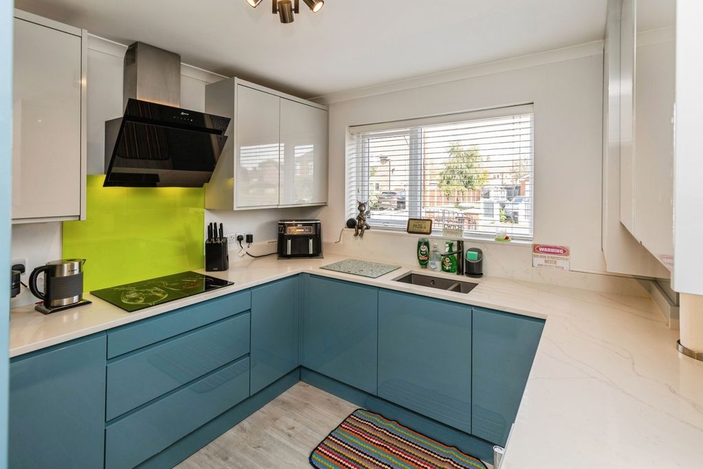 Property photo 3 of 17 Pbox-Img.Jpg