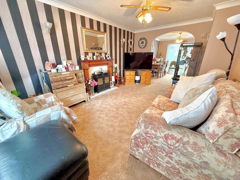 Property photo 2 of 16 Lounge