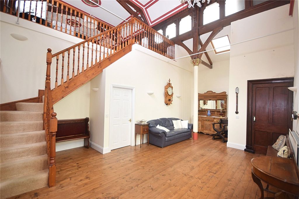 Property photo 3 of 22 Picture No. 32