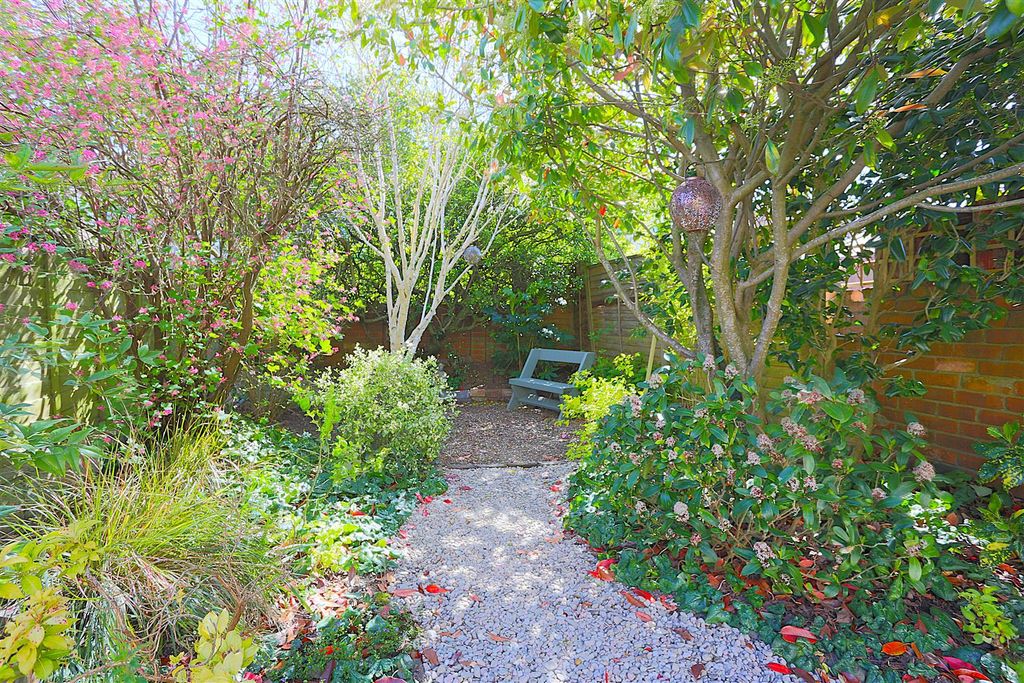 Property photo 2 of 23