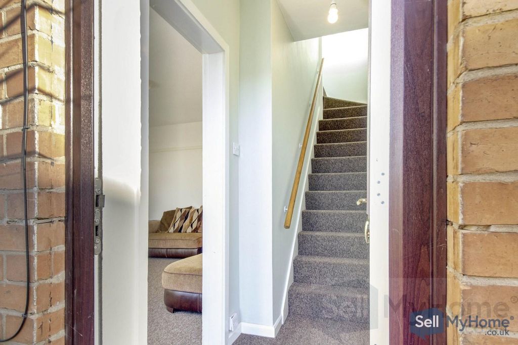 Property photo 2 of 14 Entrance