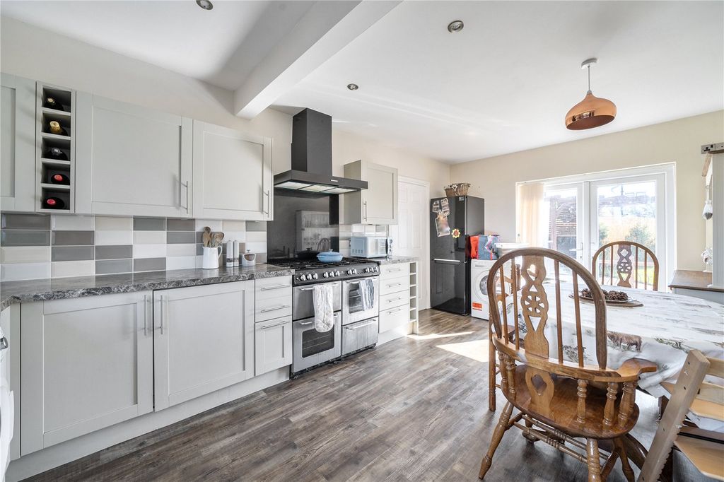 Property photo 3 of 21 Picture No. 11