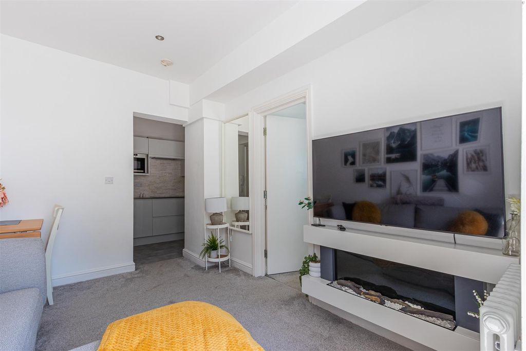 Property photo 3 of 12 Ninian Road 73, 2-4.Jpg